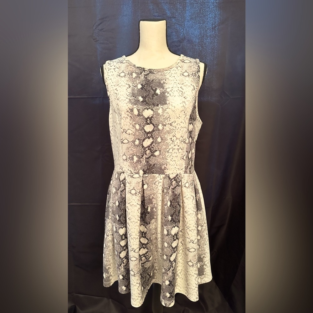 Gianni Bini Reptile, Snake Print Dress, Size Large (L)